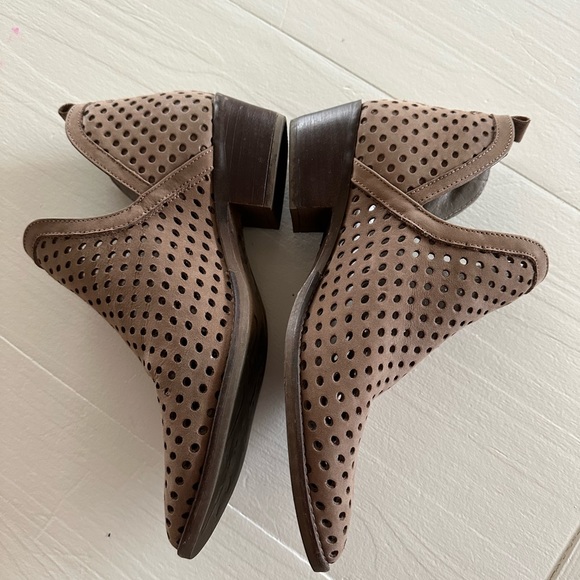 Leather Steve Madden Booties Size 8 - Picture 4 of 8